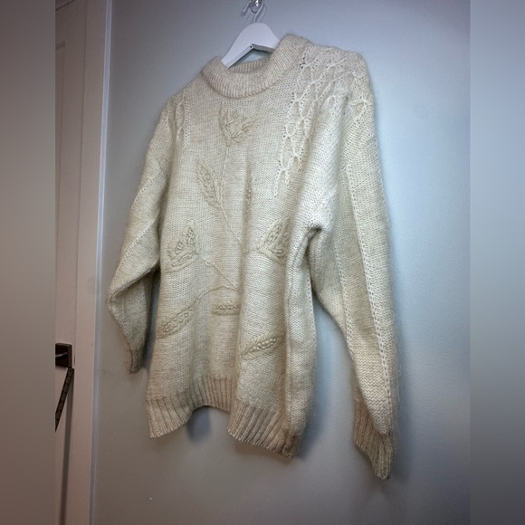 Gorgeous 3D Mohair  Floral Neutral Winter Cozy Knit Sweater - Picture 10 of 16